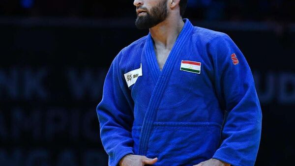 Обид Ҷебов барандаи нишони нуқраи Гранд Прии Хитой гашт - Sputnik Тоҷикистон