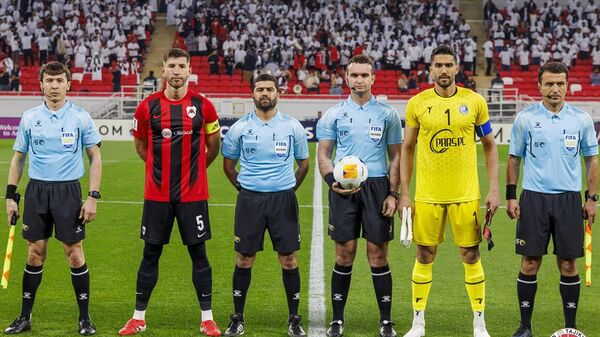 Арбитры Таджикистана во главе рефери FIFA Гулмуроди Садулло обслужат матч второго тура группового этапа Лиги чемпионов АФК сезона 2025/26 - Sputnik Таджикистан
