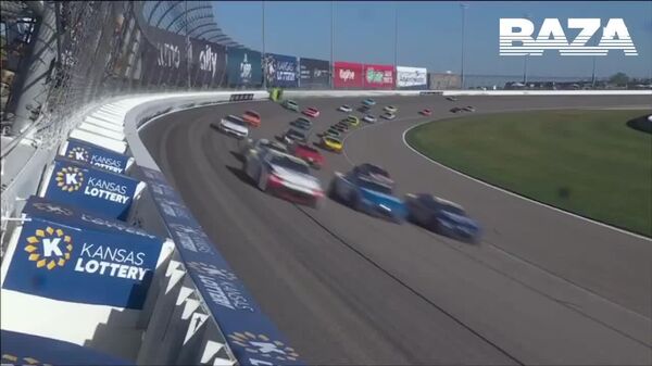 Гонщик NASCAR проехал по стене на скорости 320 км/ч - Sputnik Таджикистан