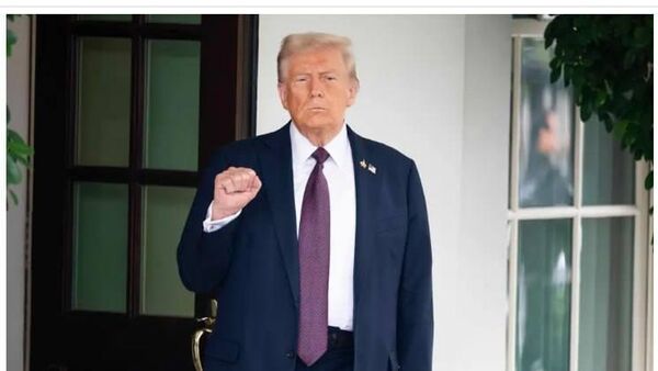 Трамп отсудил у YouTube $24,5 млн после блокировки его канала в январе 2021-го, пишет New York Post - Sputnik Таджикистан