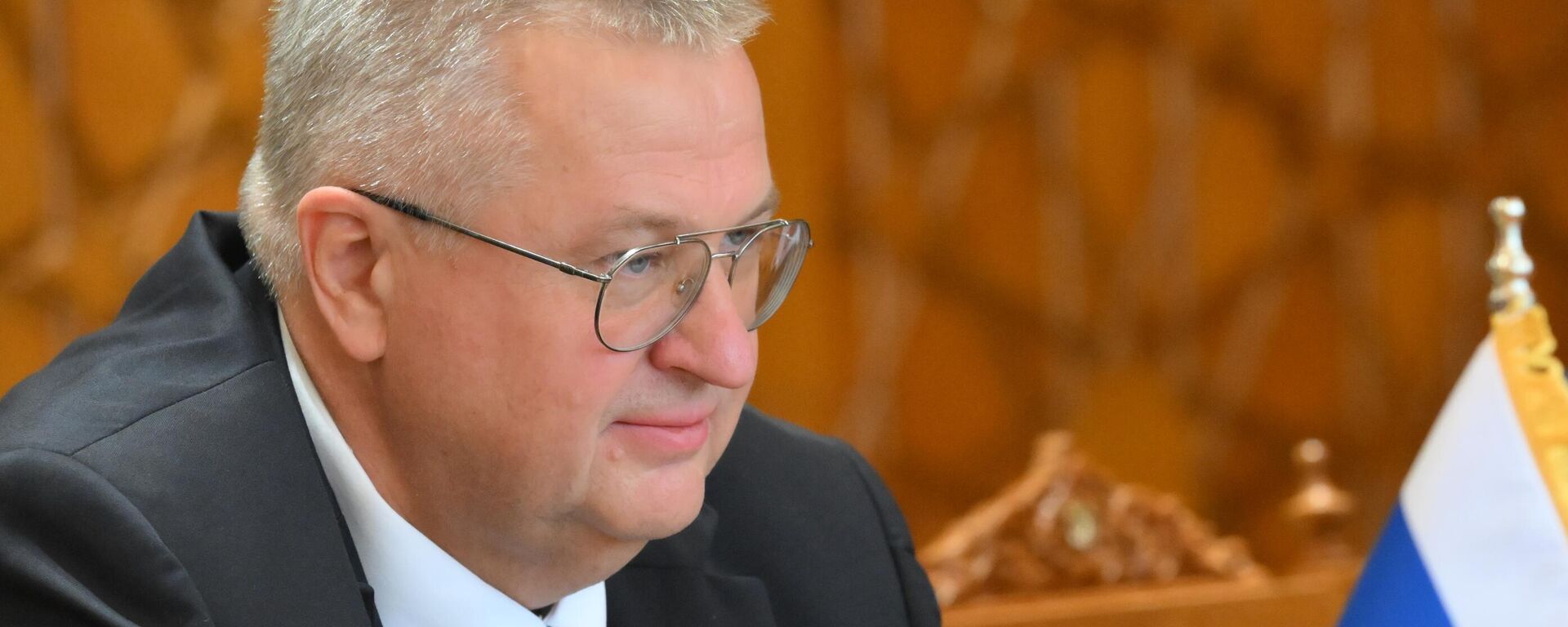 Заместитель председателя правительства РФ Алексей Оверчук   - Sputnik Тоҷикистон, 1920, 01.10.2025