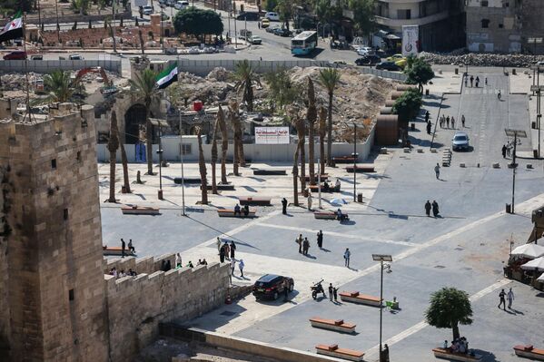 В 2014 году древний памятник пострадал от обстрелов и пожара, который причинил огромный ущерб ее исторической части. - Sputnik Таджикистан