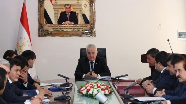 Баланд бардоштани мақому манзалати омӯзгор дар меҳвари кори ҳукумати Тоҷикистон қарор дорад - Sputnik Тоҷикистон