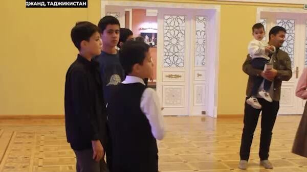 Легендарное произведение Фирдоуси показали в главном театре Худжанда - Sputnik Таджикистан