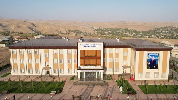 Президентская школа в районе Темурмалик. - Sputnik Тоҷикистон