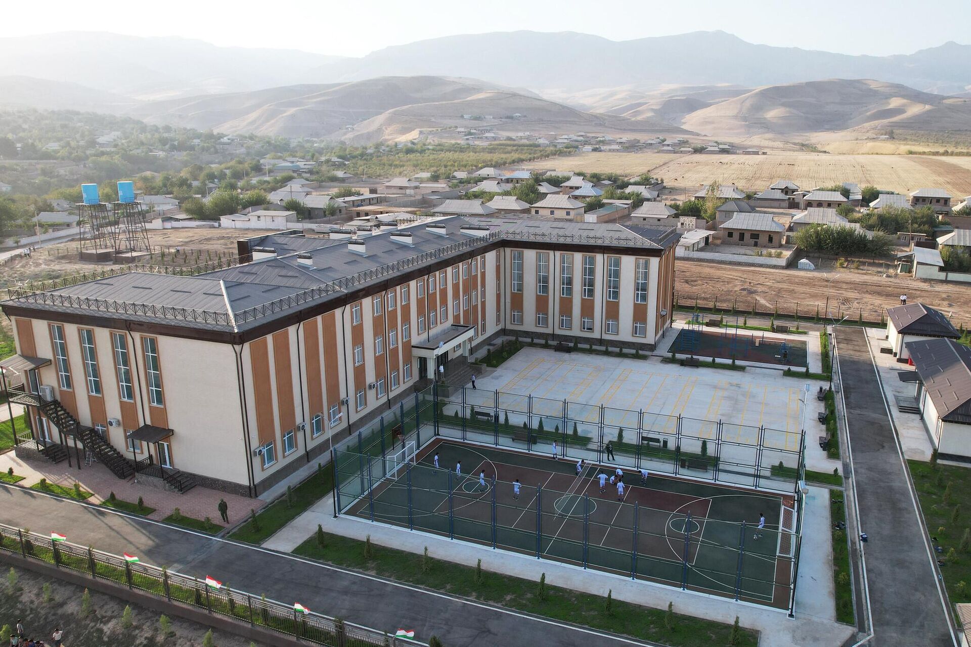 Президентская школа в районе Темурмалик. - Sputnik Тоҷикистон, 1920, 02.10.2025