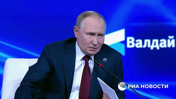 Гендерный терроризм: Путин рассказал, почему люди бегут в Россию из европейских стран - Sputnik Таджикистан