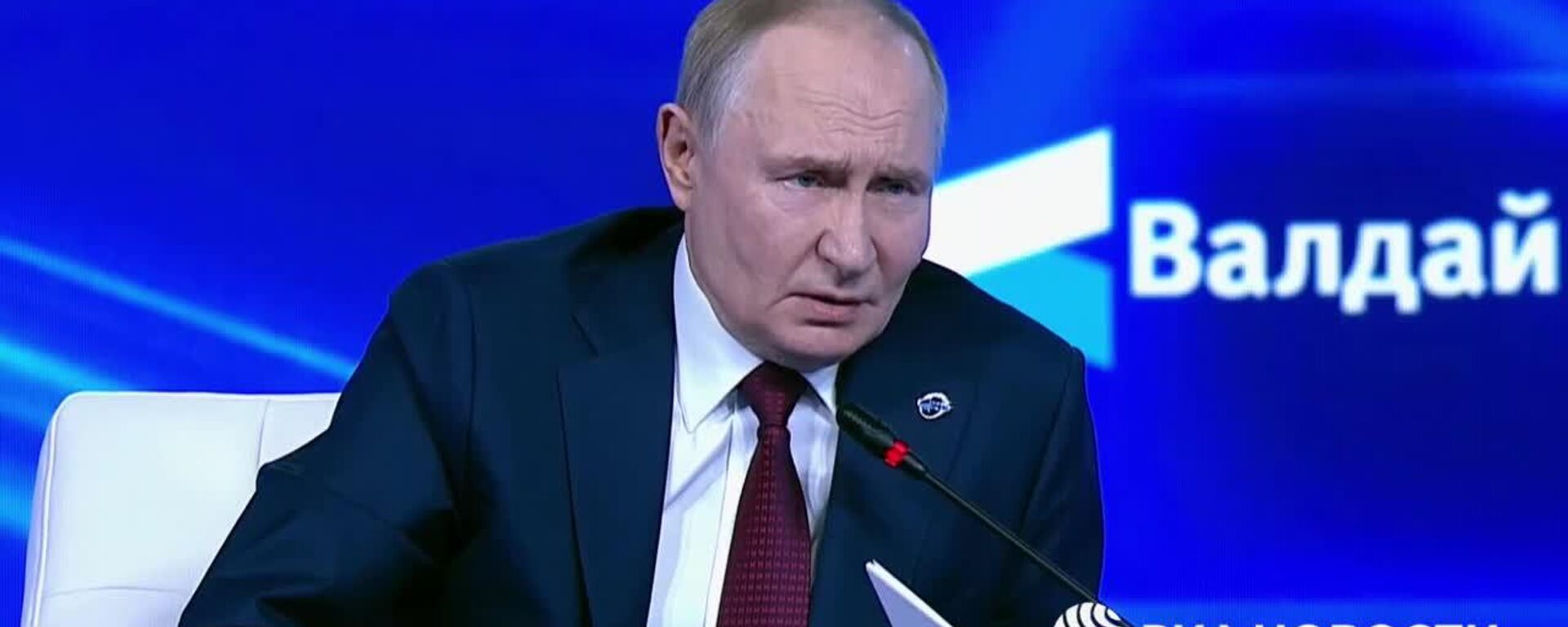 Гендерный терроризм: Путин рассказал, почему люди бегут в Россию из европейских стран - Sputnik Таджикистан, 1920, 02.10.2025