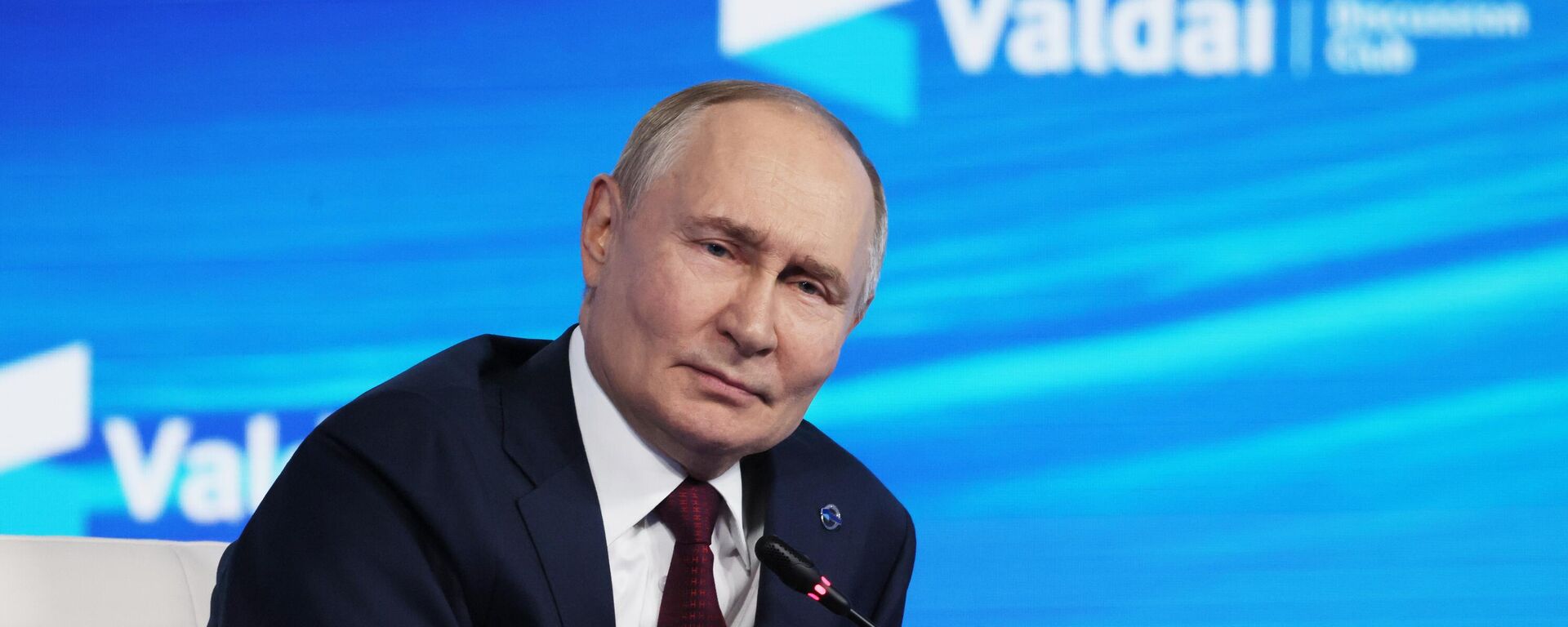 Президент Владимир Путин принял участие в работе дискуссионного клуба Валдай - Sputnik Таджикистан, 1920, 04.10.2025