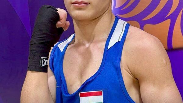 Варзишгари тоҷик Беҳрӯз Умаров дар даври нимниҳоии Бозиҳои ИДМ-2025 бар Айхон Ҳасанов пирӯз шуд - Sputnik Тоҷикистон