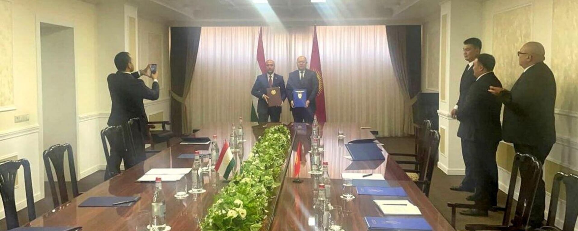 Густариши ҳамкориҳои Тоҷикистону Қирғизистон ҳамкориҳоро дар самти мубориза бо коррупсия - Sputnik Тоҷикистон, 1920, 04.10.2025