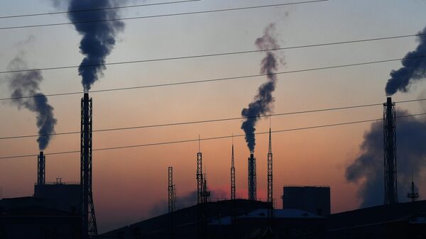 Дым из труб алюминиевого завода - Sputnik Таджикистан