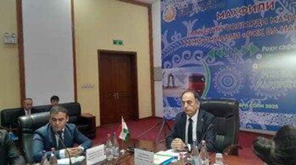 Азим Иброҳим: Тоҷикистон аз бунбасти коммуникатсионӣ баромад ва ҳоло ба кишвари транзитӣ табдил ёфтааст - Sputnik Тоҷикистон