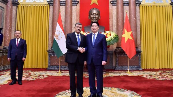 Cафири Тоҷикистон Саидзода Зоҳир ба президенти Ветнам Лионг Кионг эътимоднома супорид - Sputnik Тоҷикистон