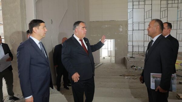 Дар Донишгоҳи давлатии ҳуқуқ, бизнес ва сиёсати Тоҷикистон бунёди Маркази зеҳни сунъӣ ва IT park идома дорад - Sputnik Тоҷикистон