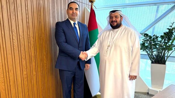 Посол Таджикистана Ашрафджон Гулов встретился с министром инвестиций ОАЭ Мохамедом Хасаном Аль Сувайди, сообщает МИД РТ - Sputnik Таджикистан