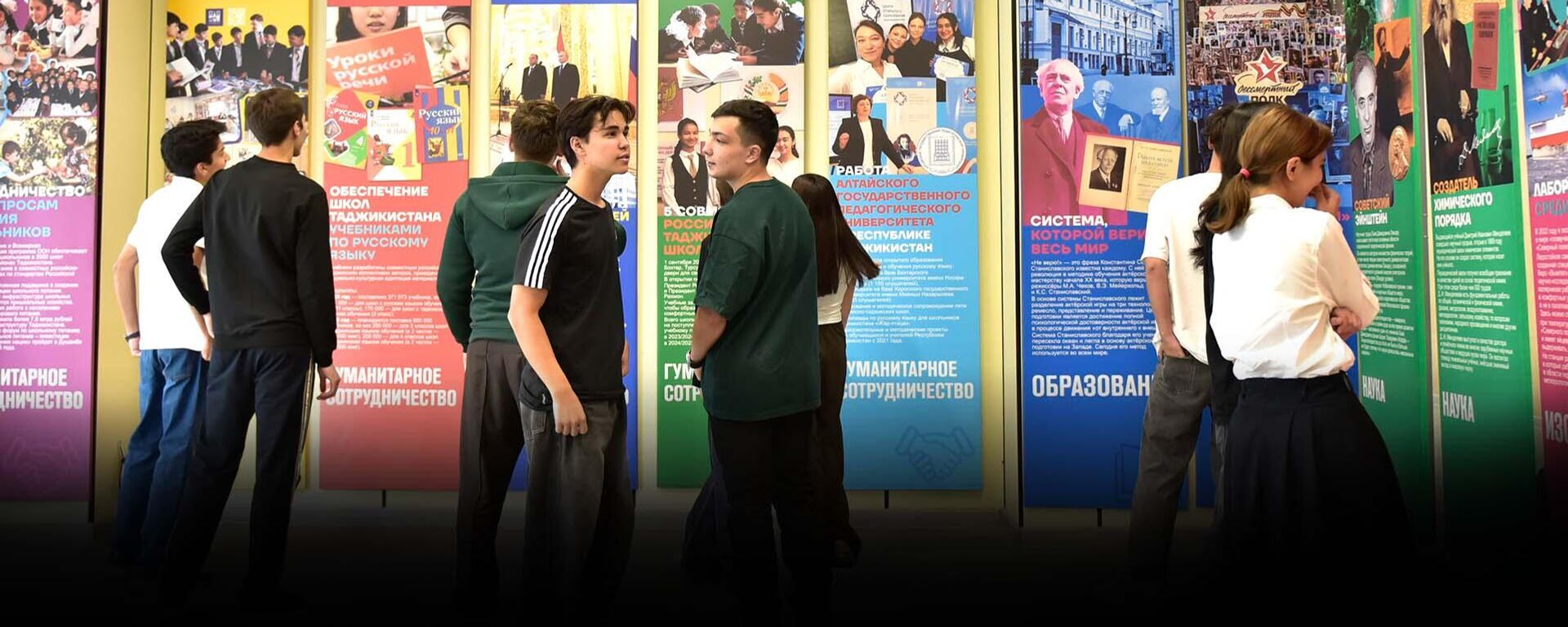 Дар “Хонаи русӣ”-и Душанбе намоишгоҳи “Русия ва ҷаҳон” идома дорад – видео - Sputnik Тоҷикистон, 1920, 07.10.2025