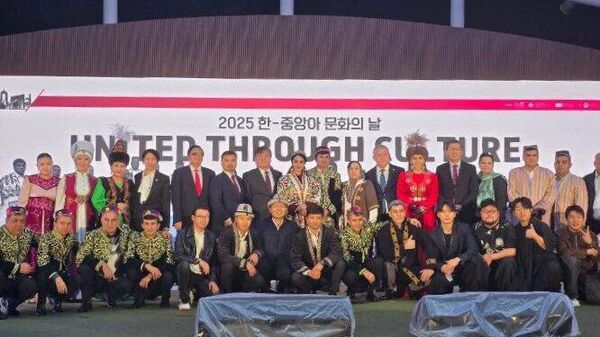 Госансамбль Фалак выступил на фестивале стран Азии Единство через культуру - Sputnik Таджикистан