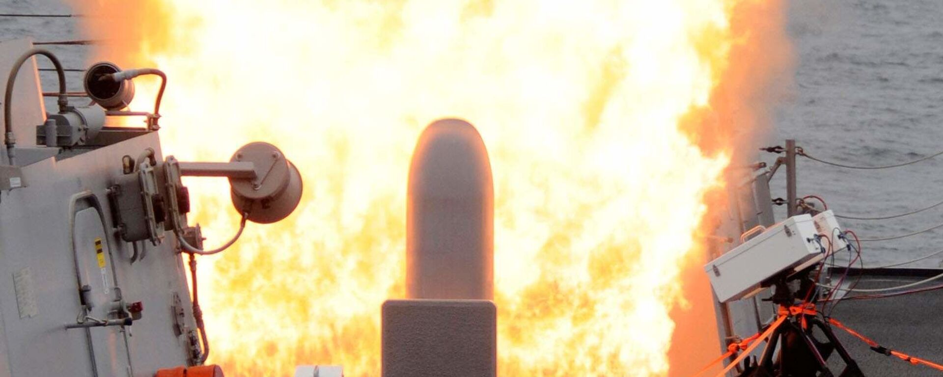 Пуск ракеты «Томагавк» из УВП MK41 на эсминце DDG-104 «Стеретт» - Sputnik Таджикистан, 1920, 08.10.2025