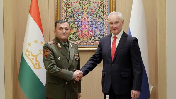 Встреча министра обороны Таджикистана генерал-полковника Эмомали Собирзода и министра обороны России Андрея Белоусова - Sputnik Таджикистан