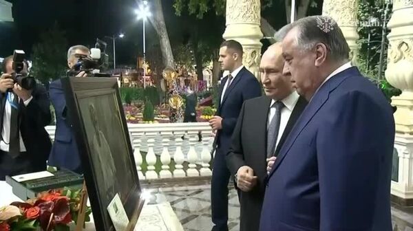 Путин и Рахмон в саду Ирам в Душанбе - Sputnik Таджикистан