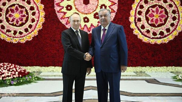 Президенты России и Таджикистана Владимир Путин и Эмомали Рахмон - Sputnik Таджикистан