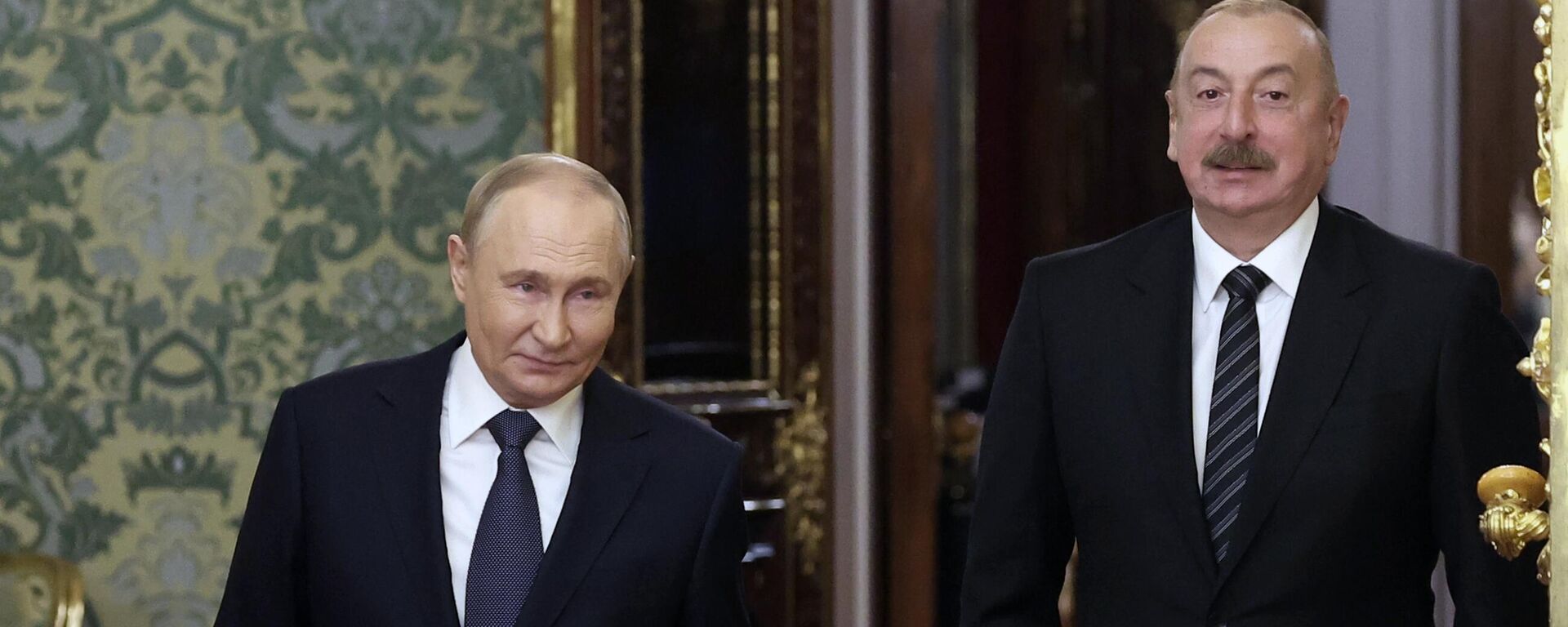 Президент РФ Владимир Путин и президент Азербайджана Ильхам Алиев. Архивное фото - Sputnik Таджикистан, 1920, 09.10.2025