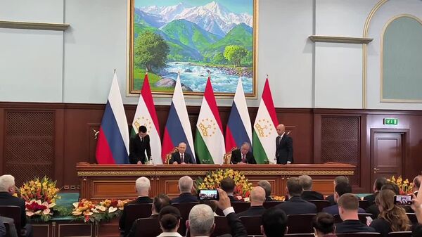 Путин и Рахмон подписали совместные заявления об углублении отношений стратегического партнерства и союзничества, передает корреспондент @SputnikTj - Sputnik Таджикистан