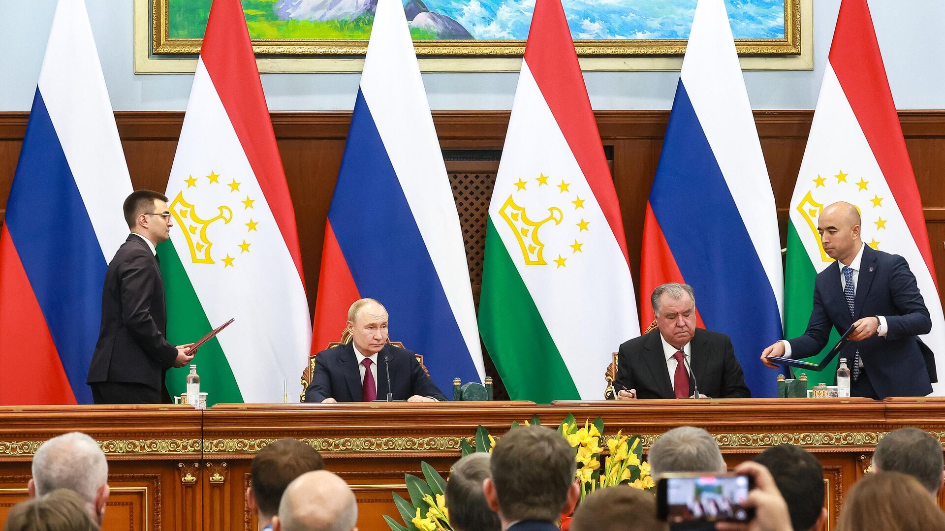 Государственный визит президента Владимира Путина в Таджикистан Государственный визит президента Владимира Путина в Таджикистан - Sputnik Тоҷикистон, 1920, 09.10.2025