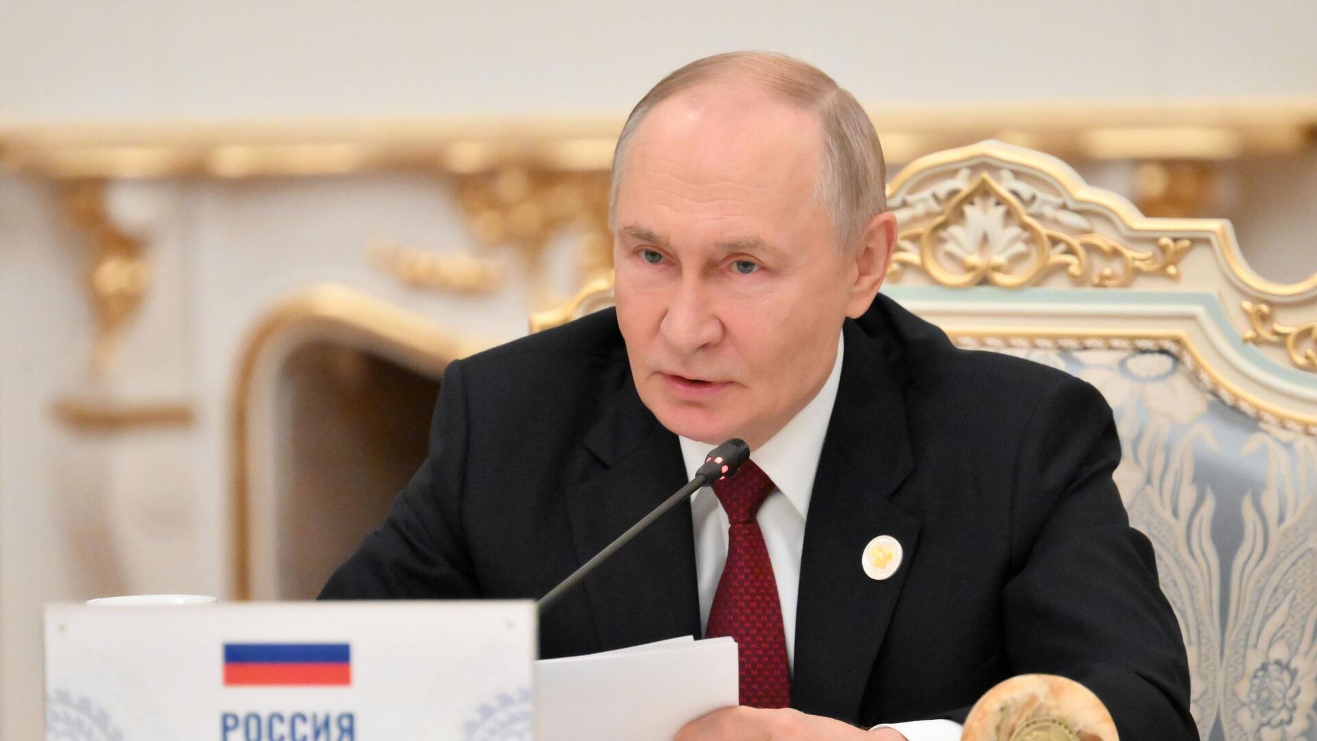 Президент РФ Владимир Путин на заседании совета глав государств СНГ в узком составе в Душанбе. - Sputnik Тоҷикистон, 1920, 10.10.2025