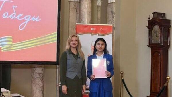 Номаи пирӯзӣ: Хонандаи мактаби русӣ-тоҷикии ба номи Гагарин дар озмуни байналмилалӣ ғолиб шуд - Sputnik Тоҷикистон