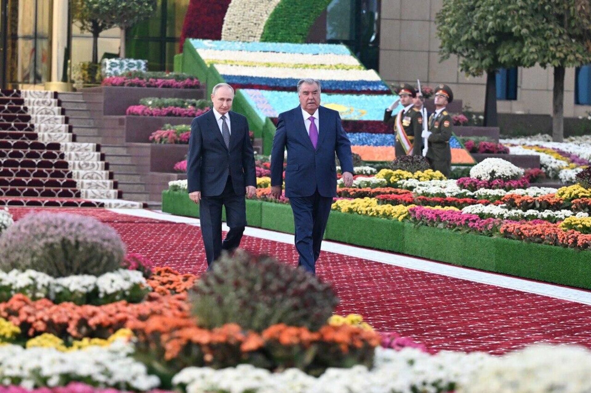 Эмомалӣ Раҳмон ва Владимир Путин - Sputnik Тоҷикистон, 1920, 12.10.2025