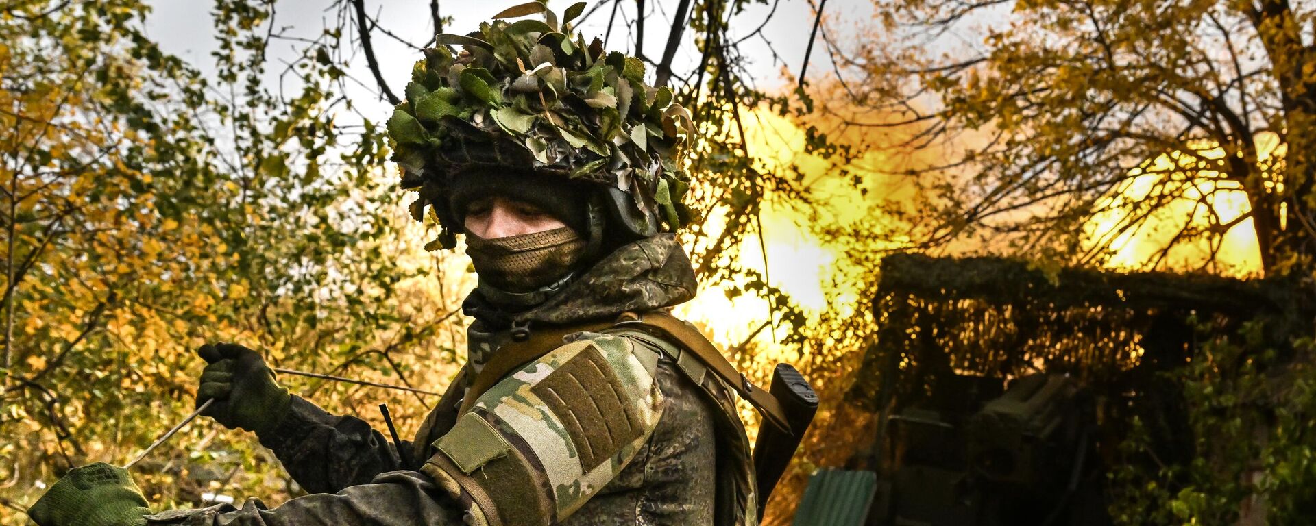 Боевая работа расчета пушки 2С5 Гиацинт-С группировки войск Центр в зоне СВО - Sputnik Таджикистан, 1920, 20.10.2025