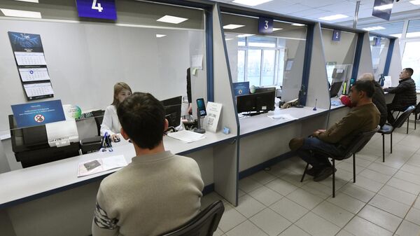 Россия сокращает квоту на временное проживание для мигрантов