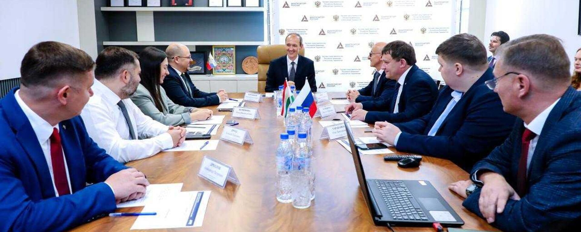 Россия и Таджикистан укрепляют сотрудничество в сфере цифровизации. - Sputnik Тоҷикистон, 1920, 13.10.2025