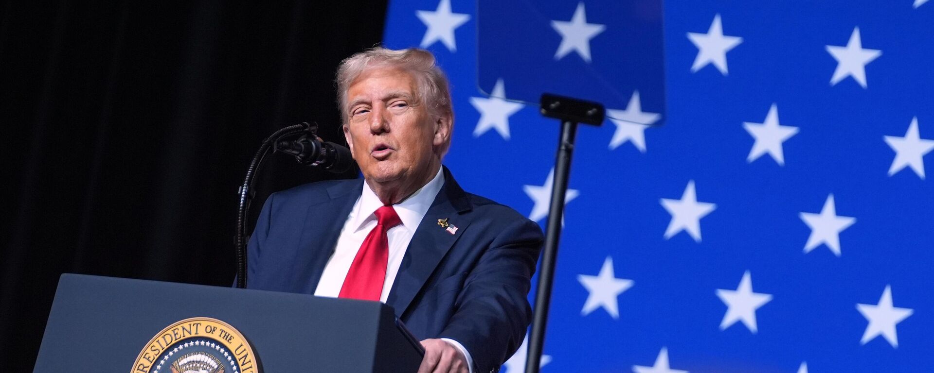 Президент США Дональд Трамп. Архивное фото - Sputnik Тоҷикистон, 1920, 13.10.2025