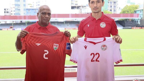 Дастаи мунтахаби Тоҷикистон дар бозии интихобии Ҷоми Осиё-2027 дар гурӯҳи «А» бар зидди яккачини Малдив бо либосҳои сафед ба майдон мебарояд - Sputnik Тоҷикистон