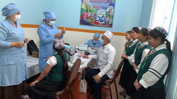 То имрӯз дар шаҳри Бохтар 89,7% духтарони 10-14-сола зидди вируси папиломаи одам (ВПО) моякӯбӣ шуданд - Sputnik Тоҷикистон