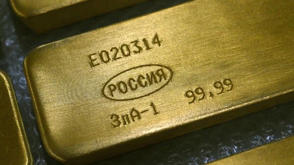 Готовые маркированные слитки золота высшей пробы 99,99 процентов чистоты на Красноярском заводе цветных металлов им. В. Н. Гулидова (Красцветмет). - Sputnik Таджикистан