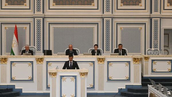 Қонуни Тоҷикистон «Дар бораи мақоми омӯзгор» қабул шуд - Sputnik Тоҷикистон