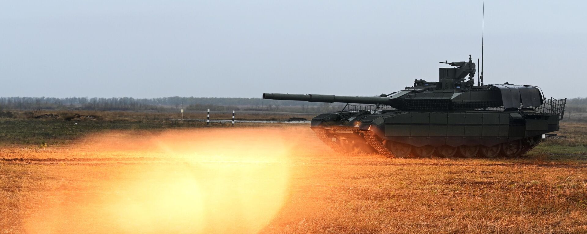 Танк Т-90М Прорыв во время динамического показа в рамках военно-патриотической акции СВОи приходят на помощь в Ростовской области. - Sputnik Таджикистан, 1920, 16.10.2025