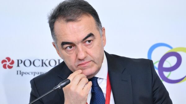 Министр энергетики и водных ресурсов Республики Таджикистан Далер Джума на сессии Страны ШОС и АСЕАН на пути к формированию справедливой энергетики в рамках международного форума Российская энергетическая неделя в Москве. - Sputnik Тоҷикистон