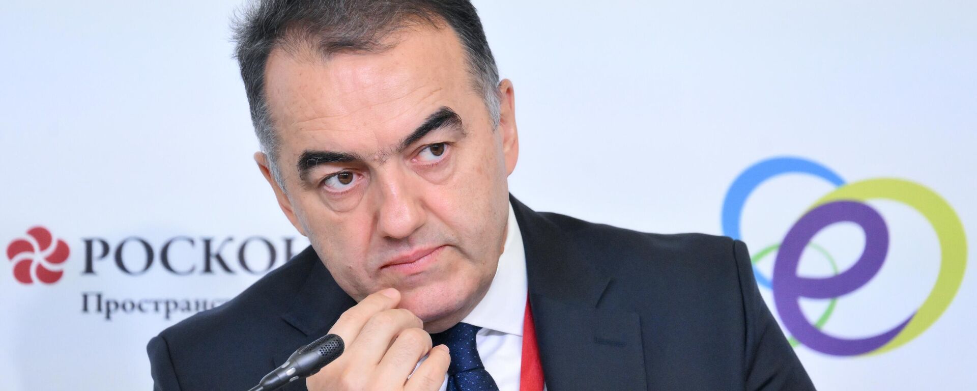 Министр энергетики и водных ресурсов Республики Таджикистан Далер Джума на сессии Страны ШОС и АСЕАН на пути к формированию справедливой энергетики в рамках международного форума Российская энергетическая неделя в Москве. - Sputnik Таджикистан, 1920, 17.10.2025