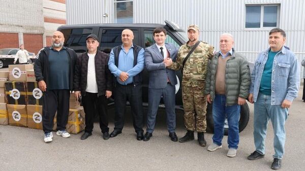 Ҷамъяти тоҷикони Тотористон ба сарбозони амалиёти вижаи низомӣ мошин ҳадя кард - Sputnik Тоҷикистон