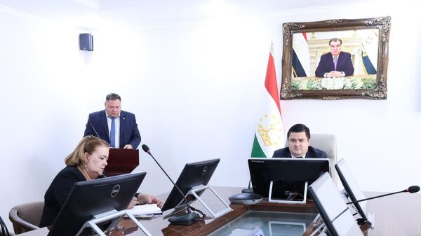 Ҷаласаи кории муовини вазири маориф бо мудирони макотиби муштараки Тоҷикистону Русия дар Душанбе - Sputnik Тоҷикистон