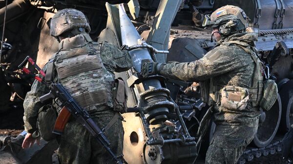 Боевая работа САУ Малка группировки Центр - Sputnik Тоҷикистон