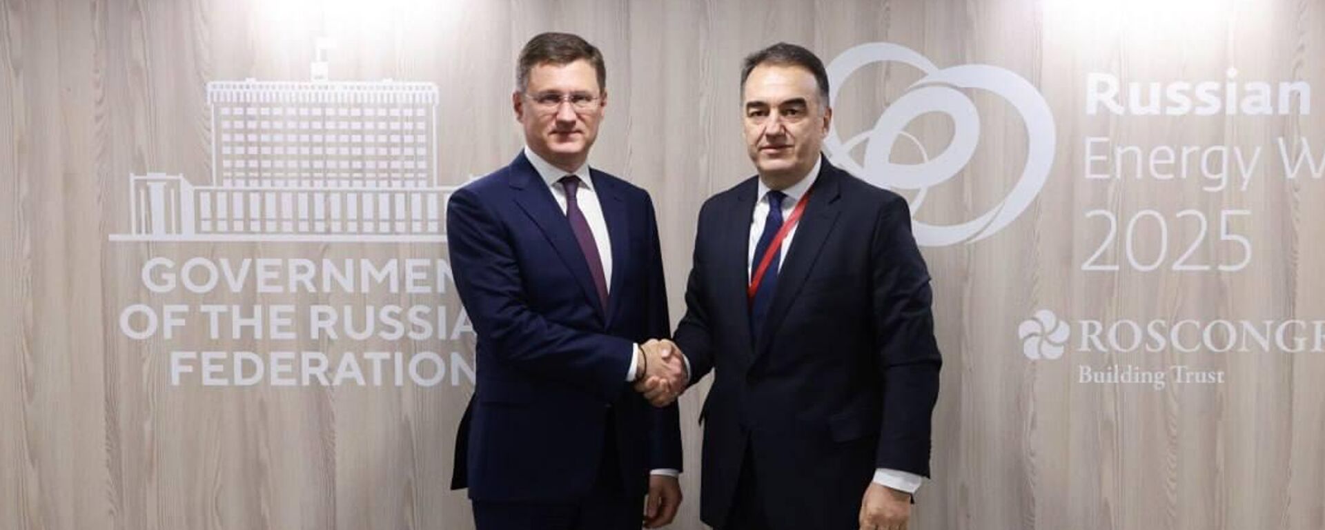 Встреча министра энергетики и водных ресурсов с заместителем председателя правительства РФ - Sputnik Тоҷикистон, 1920, 17.10.2025