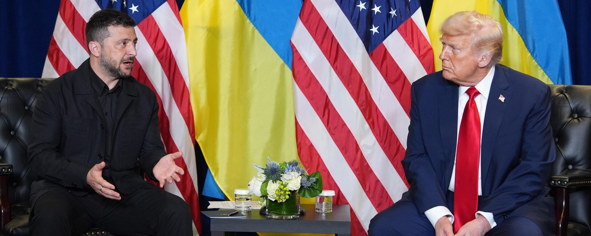 Президент Дональд Трамп встречается с Владимиром Зеленским во время Генеральной Ассамблеи Организации Объединенных Наций 23 сентября 2025 года в Нью-Йорке. - Sputnik Таджикистан, 1920, 17.10.2025