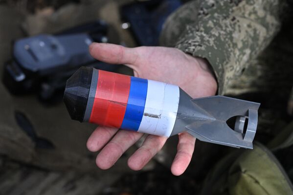 Амалиёти гурӯҳи "Марказӣ" бо бесарнишинҳо дар самти Красноармейски округи харбии Шимолй. Амалиёти гурӯҳи "Марказӣ" бо бесарнишинҳо дар самти Красноармейски округи харбии Шимолй. - Sputnik Тоҷикистон