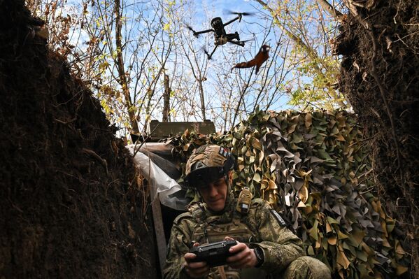 Бесарнишинҳо имкон медиҳанд, ки душман дар ҷойҳои дастнорас нест карда шаванд. Бесарнишинҳо имкон медиҳанд, ки душман дар ҷойҳои дастнорас нест карда шаванд. - Sputnik Тоҷикистон